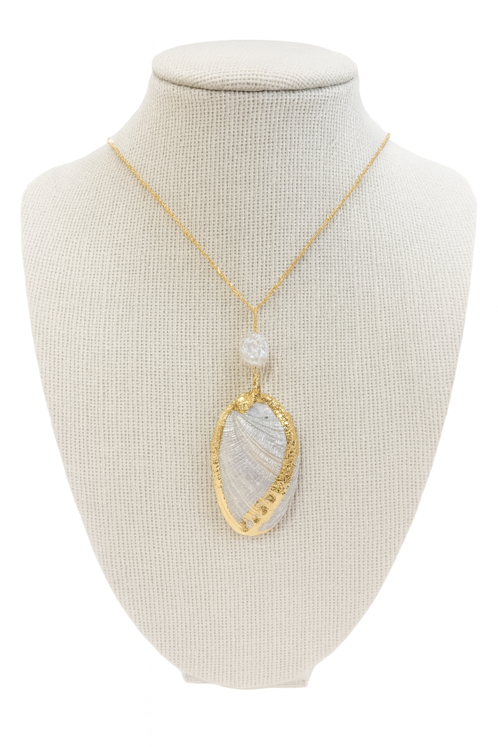 Faux Pearl With Metallic Edge Shell Necklace