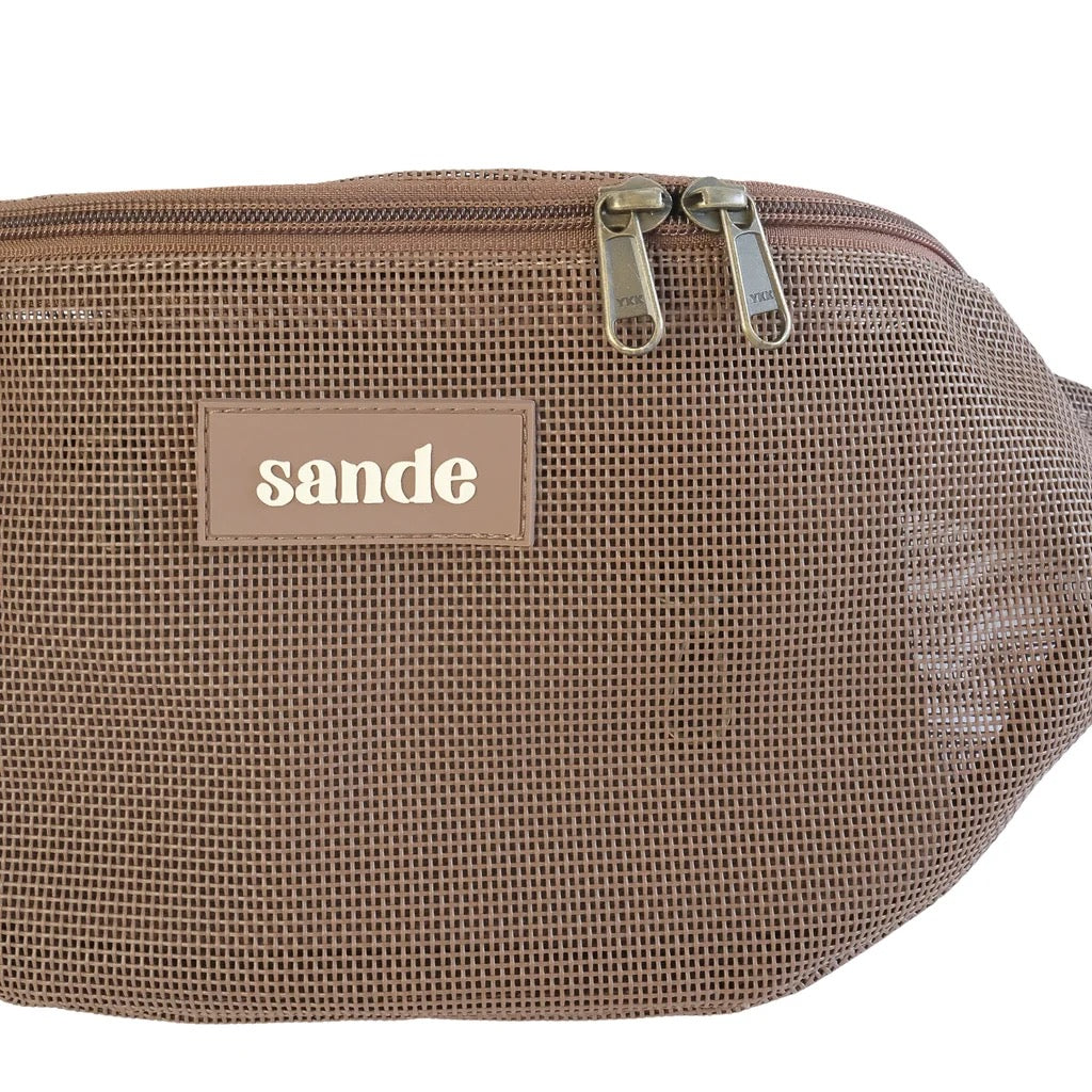 SANDE™ ESSENTIALS CROSSBODY BAG - SAND