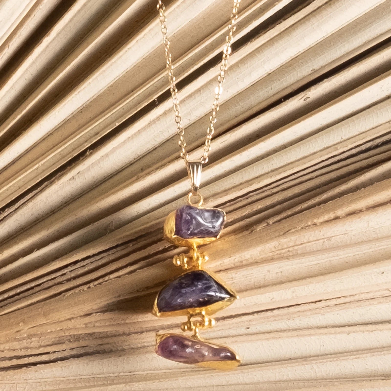 BAUCIS TRIPLE STONE NECKLACE