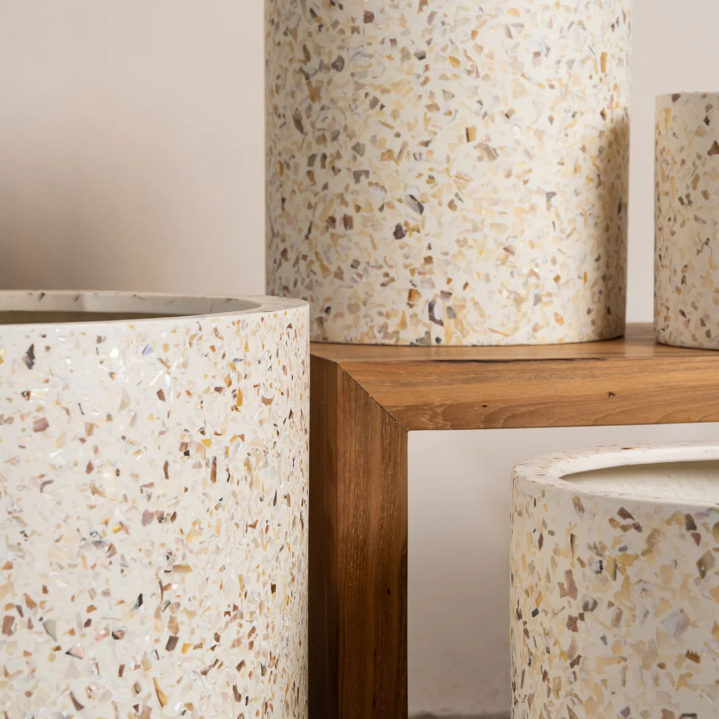 ARJEN LIGHTWEIGHT CYLINDRICAL POT - SHELL FINISH