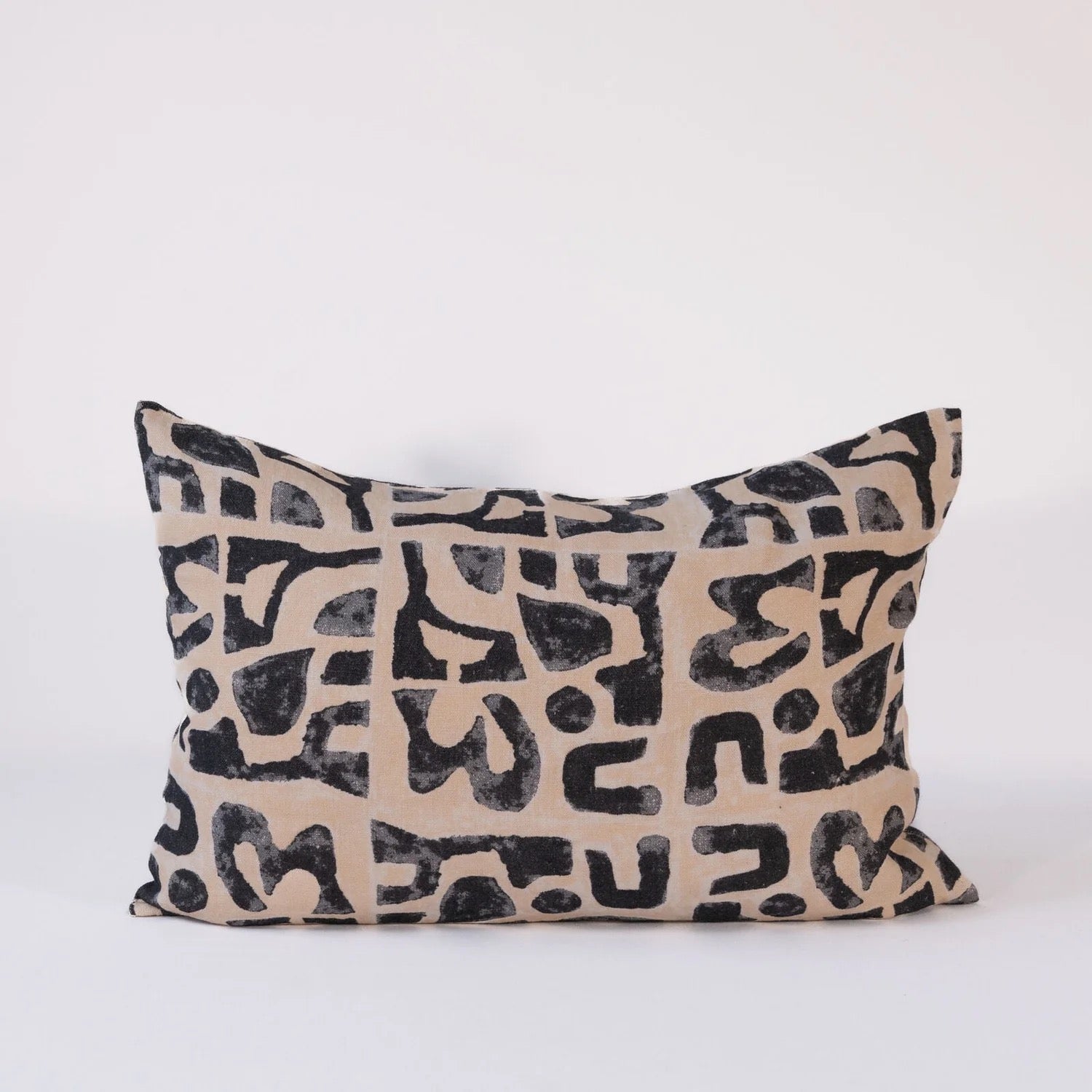 PeeKay Outdoor Cushion - Midnight, Black & Shell