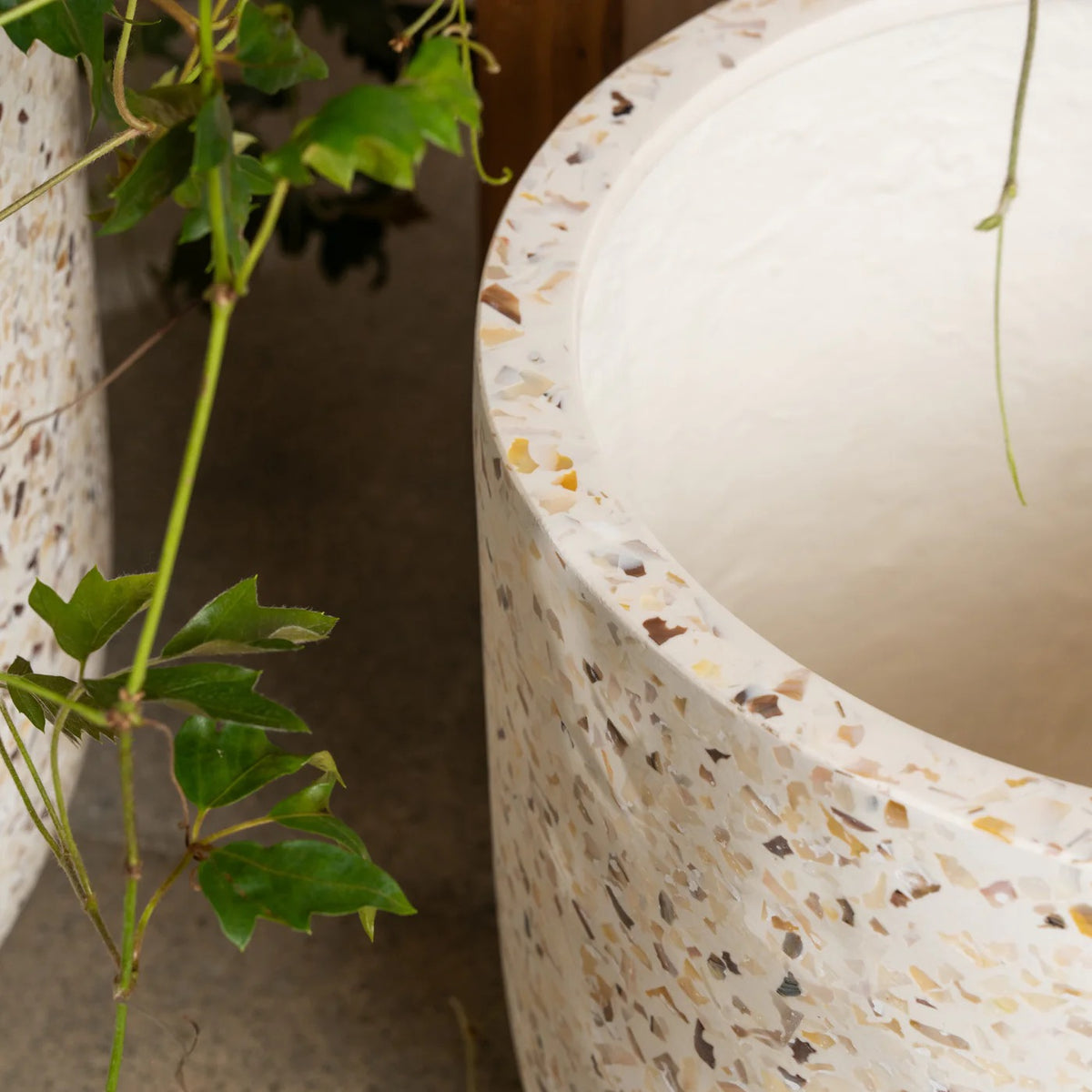 INKEN LIGHTWEIGHT CURVED POT - SHELL FINISH