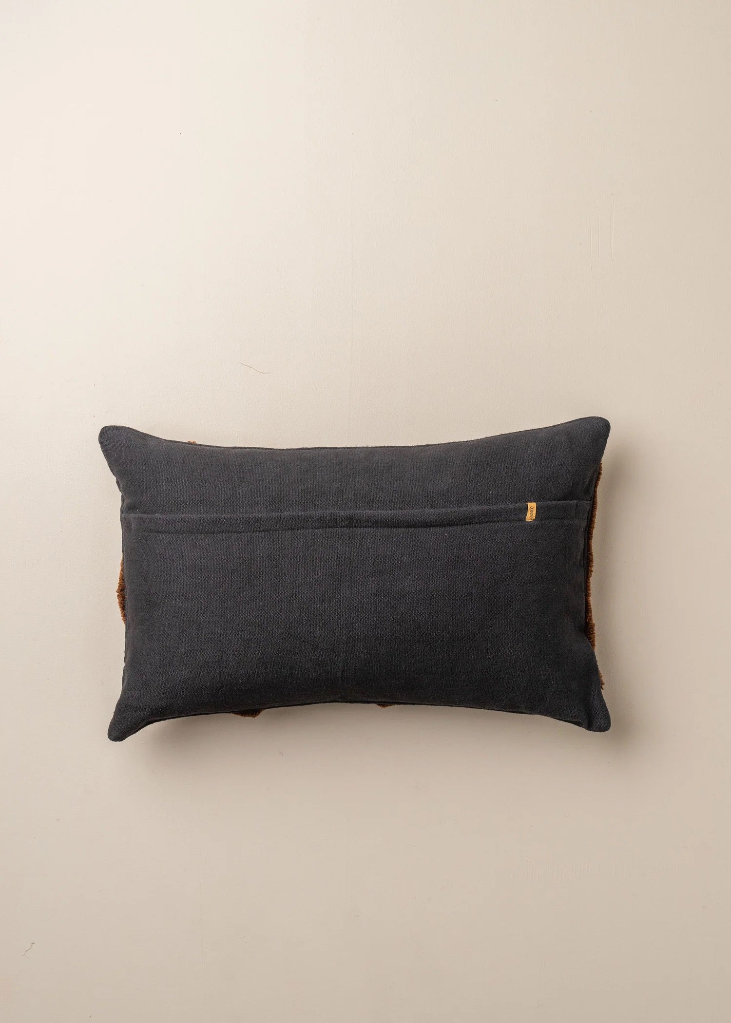 Abstract Lumbar Cushion | Black/Chocolate