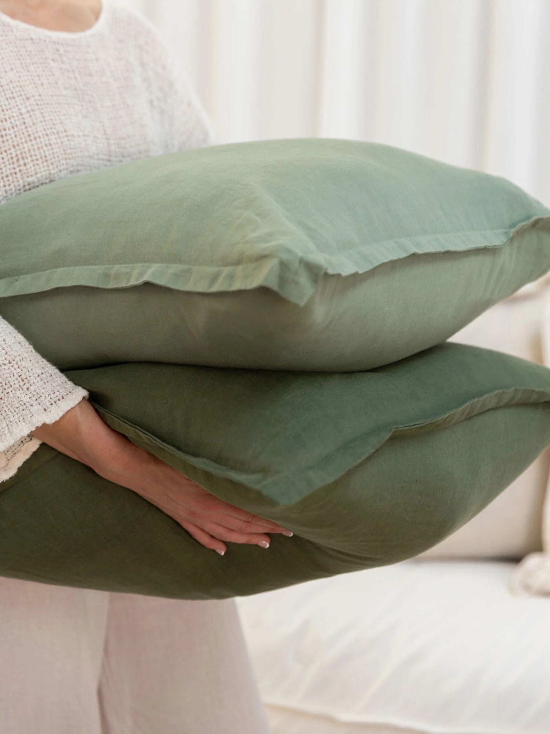 Reversi® Linen Flange Cushion