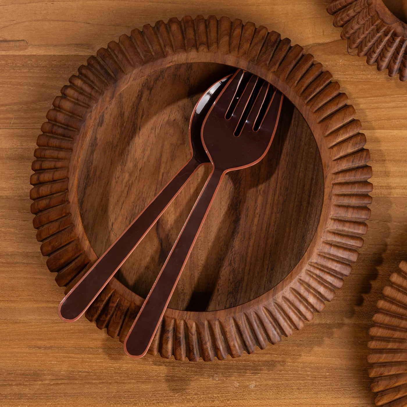 ALDER ENAMEL SALAD SERVERS - HAZELNUT