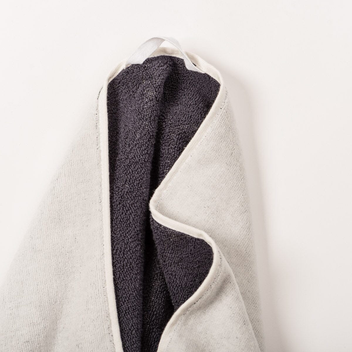 THE BEACH TOWEL - RIVIE WHITE