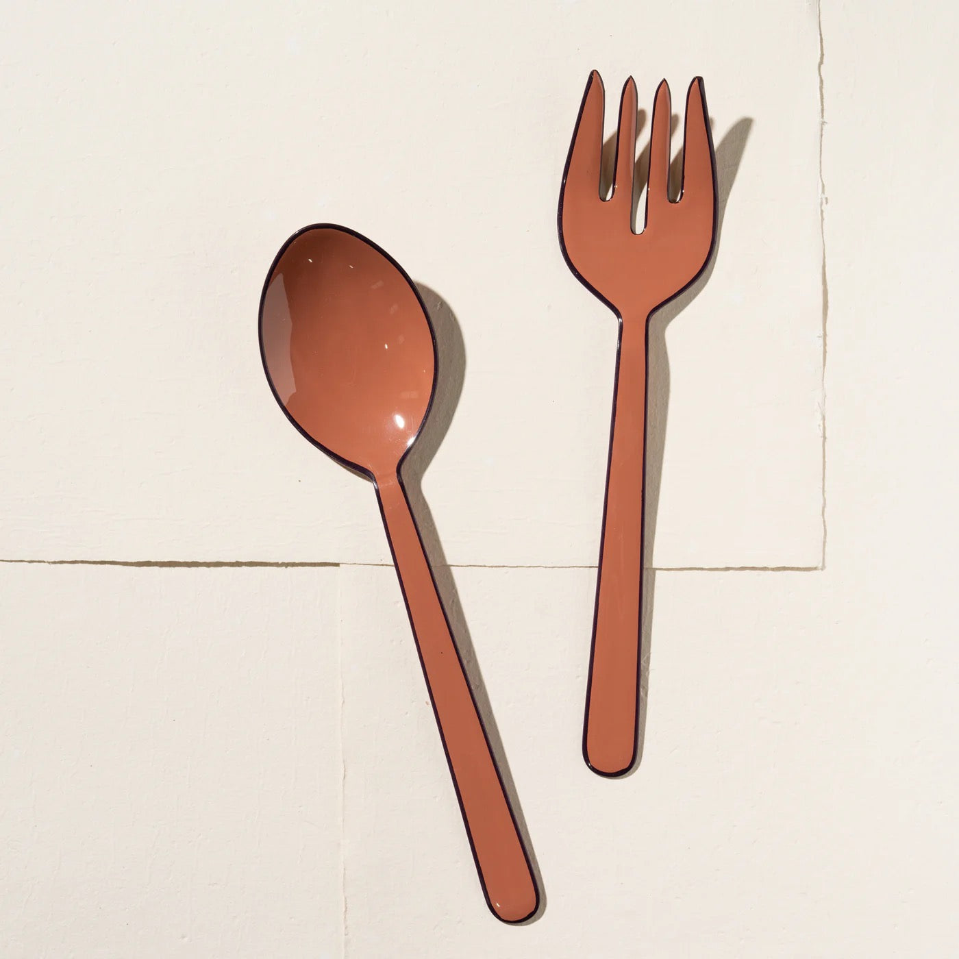 ALDER ENAMEL SALAD SERVERS - PEPPERBERRY